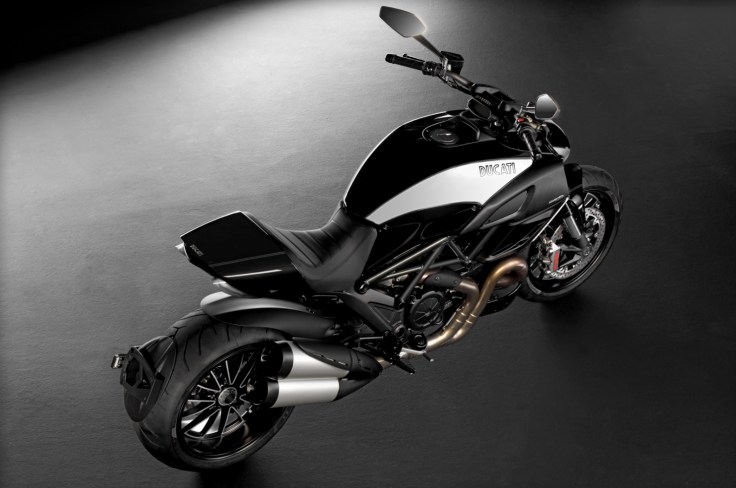 Ducati Diavel Cromo
